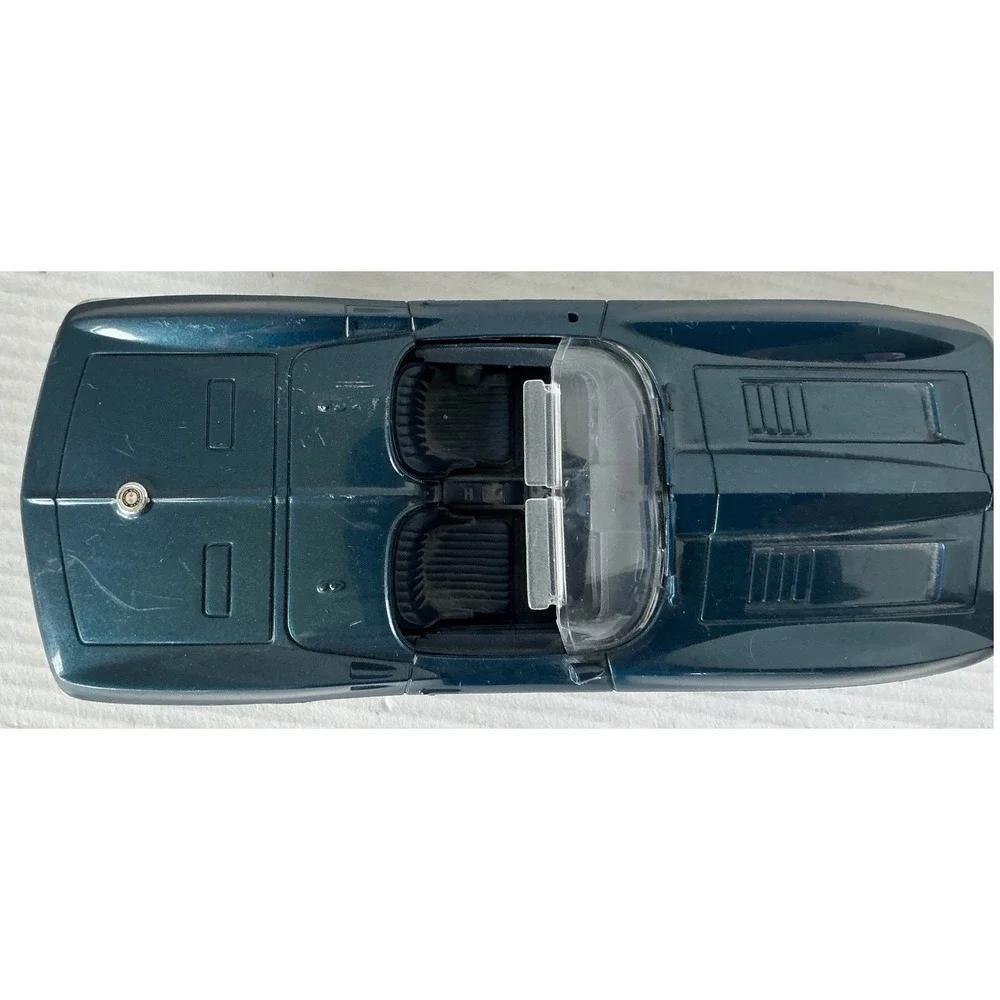 Chevrolet 1963 Corvette Stingray Mako Shark Diecast Car Blue 1:24 GM Licensed